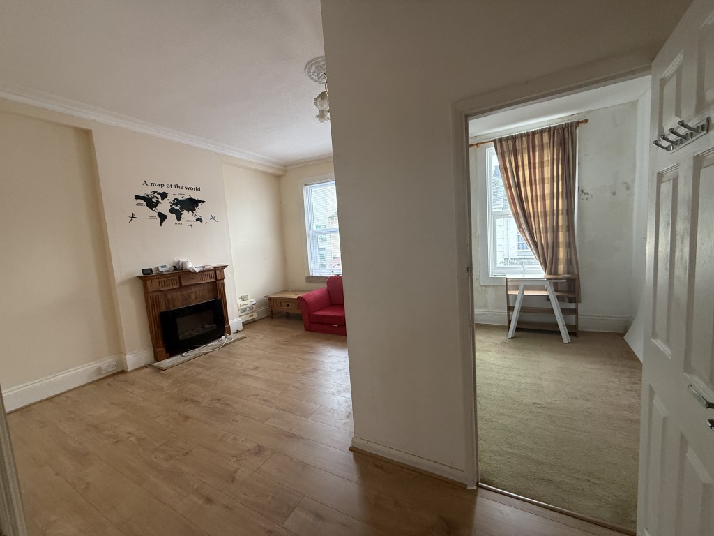 Lot: 5 - VACANT MIXED USE FOUR STOREY PROPERTY WITH FURTHER POTENTIAL - Flat-Living room with bedroom2/study off